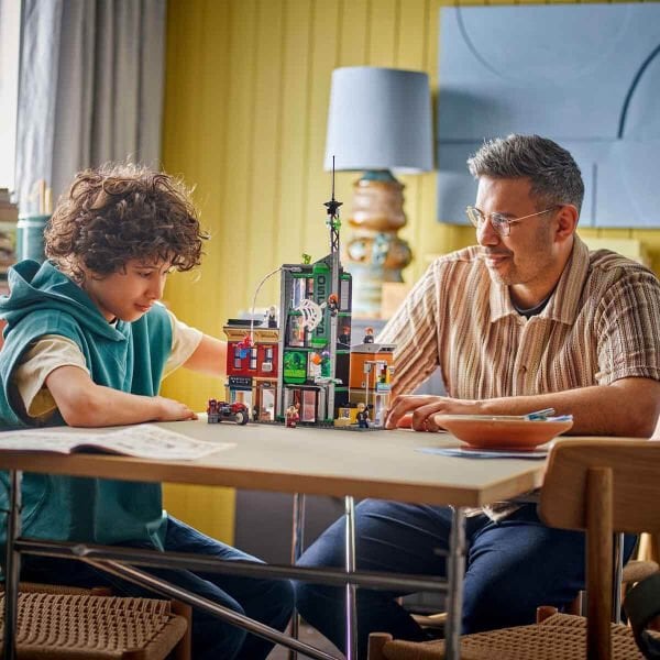 76324 Lego Marvel Örümcek Adam, Oscorpa Karşı